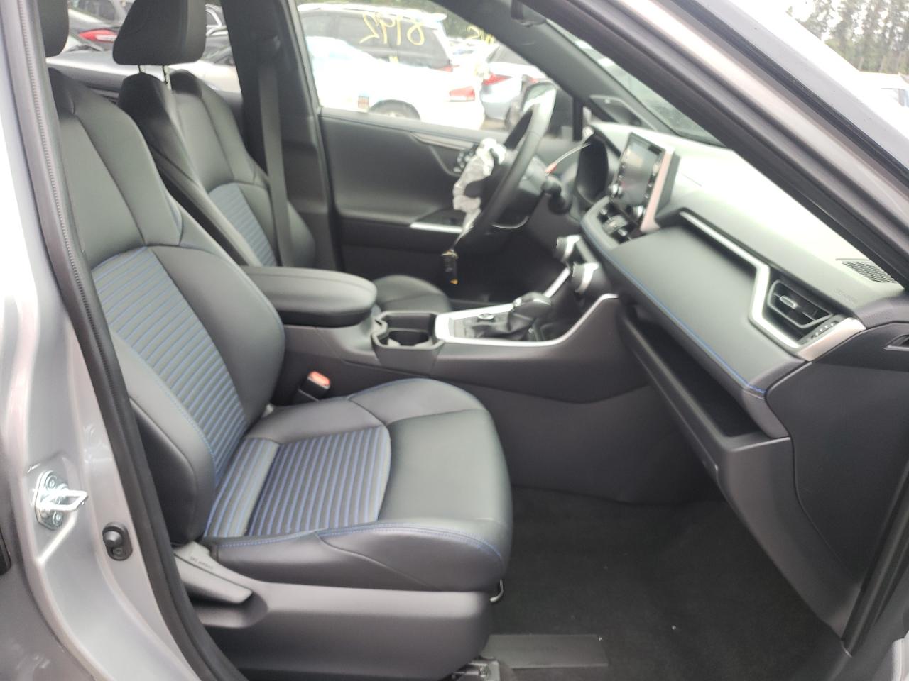 Photo 19 from auction – 2020 TOYOTA RAV4 XSE with VIN JTMEWRFV9LD544697