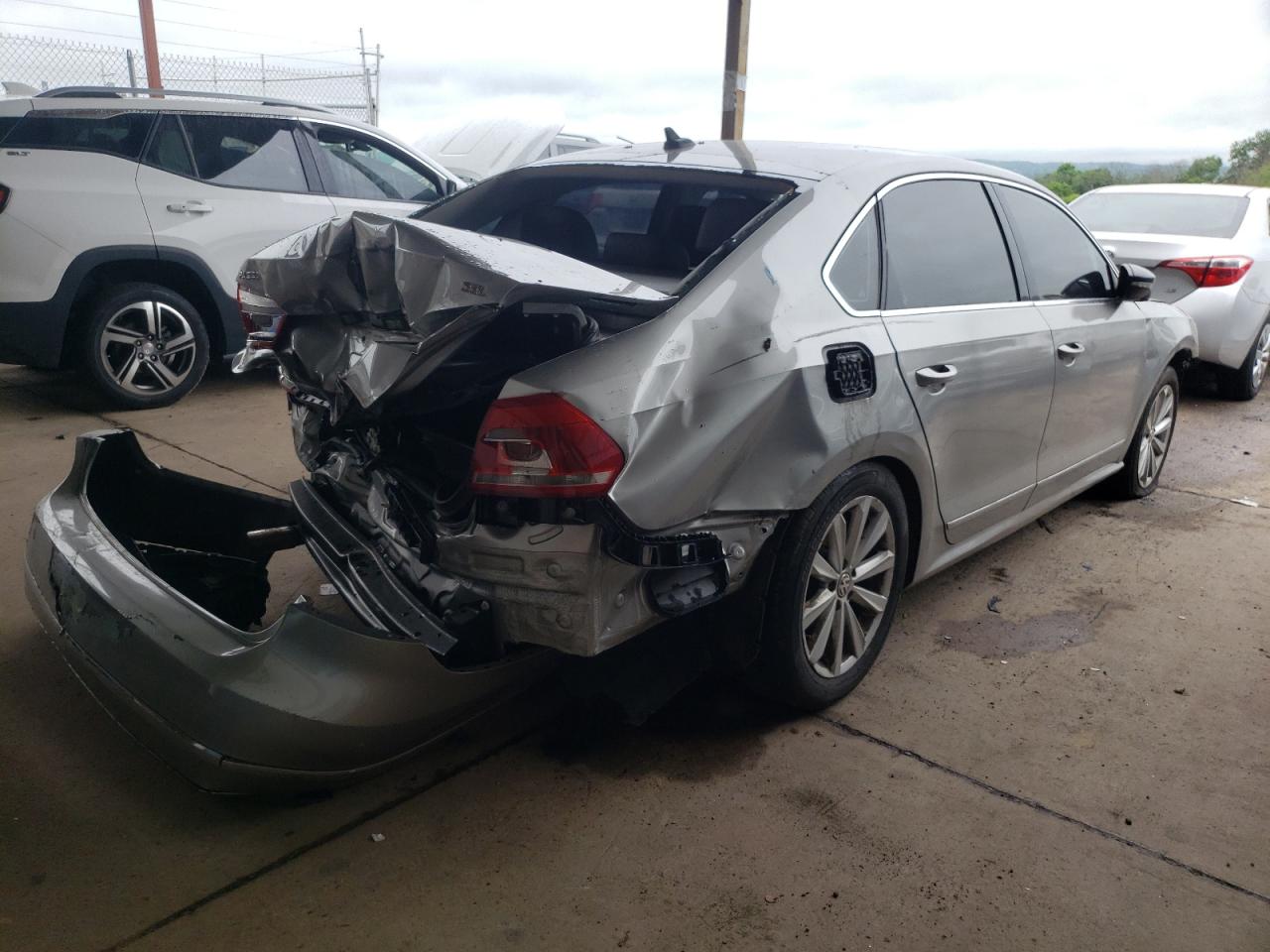 Photo 17 from auction – 2012 VOLKSWAGEN PASSAT SEL with VIN 1VWCP7A36CC036334