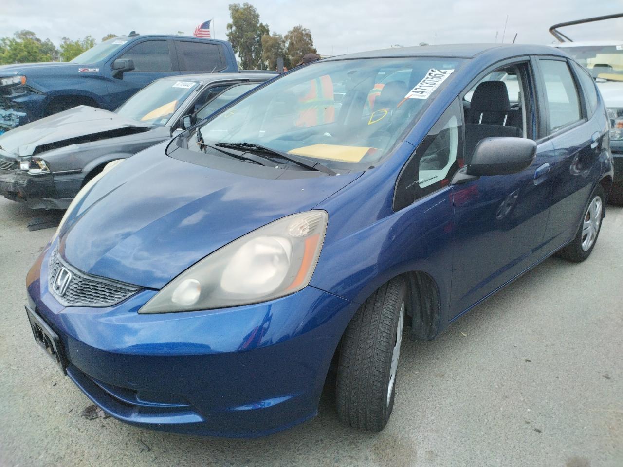 Photo 2 from auction – 2011 HONDA FIT with VIN JHMGE8H39BC020504