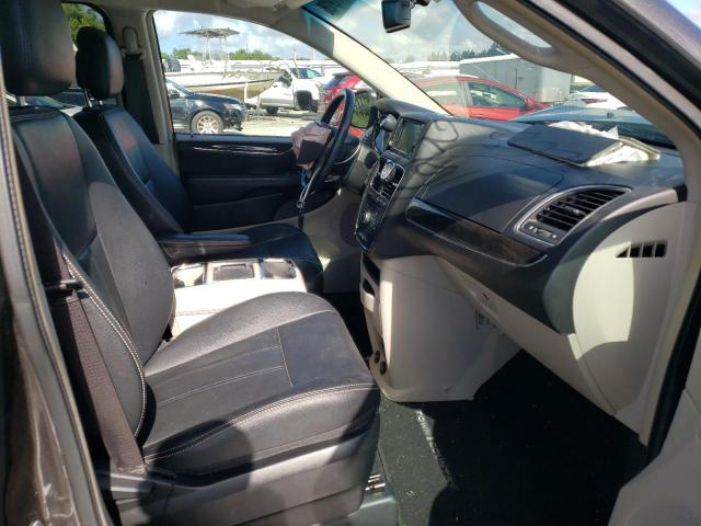 Photo 5 from auction – 2016 CHRYSLER TOWN & COU with VIN 2C4RC1BG3GR292094