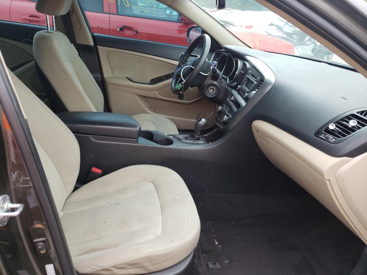 Photo 19 from auction – 2011 KIA OPTIMA LX with VIN KNAGM4A79B5163996