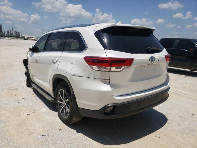 Photo 3 from auction – 2017 TOYOTA HIGHLANDER with VIN 5TDJZRFH1HS435890