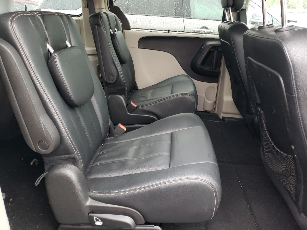 Photo 19 from auction – 2015 CHRYSLER TOWN & COU with VIN 2C4RC1BG4FR755407
