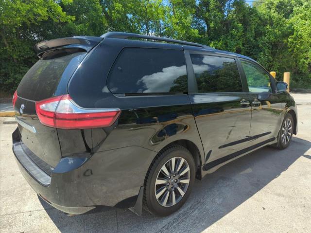 Photo 4 from auction – 2018 TOYOTA SIENNA XLE with VIN 5TDYZ3DC5JS932627