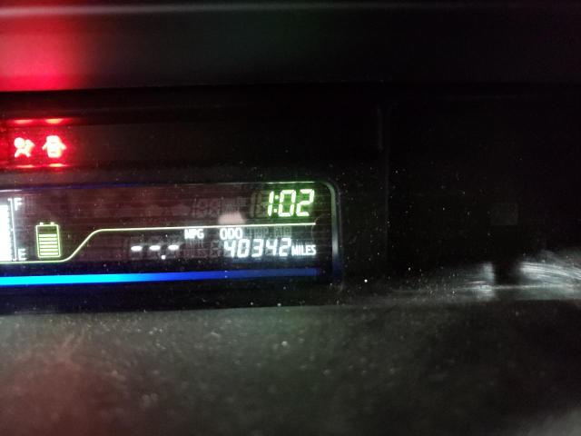 Photo 8 from auction – 2014 TOYOTA PRIUS V with VIN JTDZN3EU2E3321713