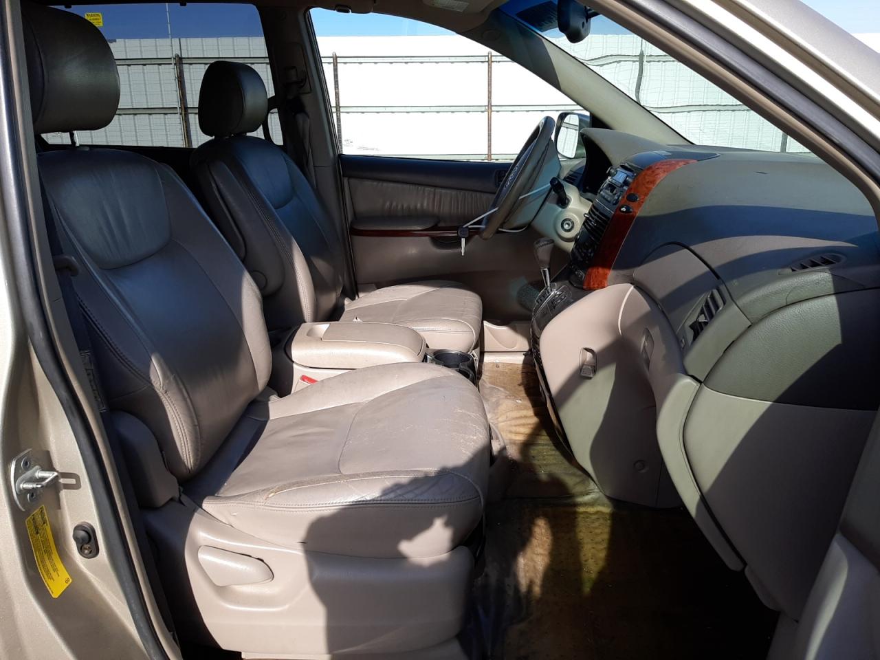 Photo 17 from auction – 2004 TOYOTA SIENNA XLE with VIN 5TDZA22C04S007699