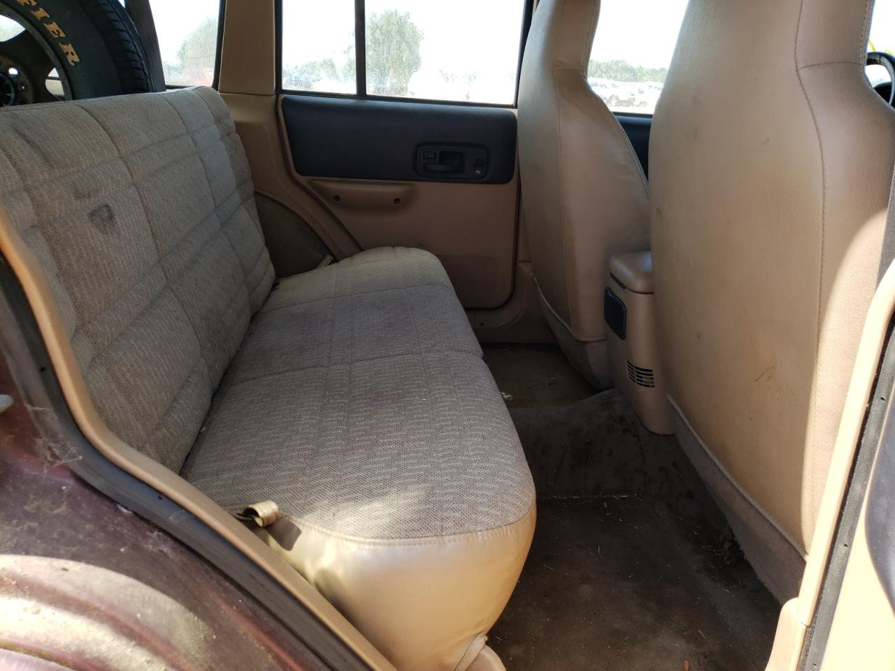Photo 18 from auction – 2000 JEEP CHEROKEE S with VIN 1J4FF48S7YL121845