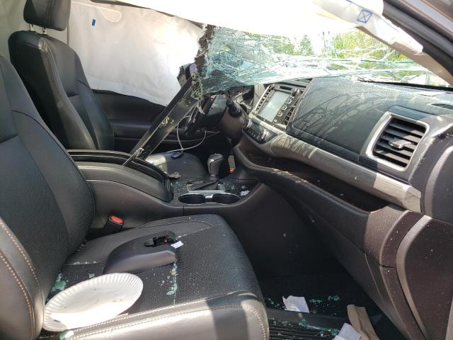 Photo 5 from auction – 2017 TOYOTA HIGHLANDER with VIN 5TDDZRFHXHS378585