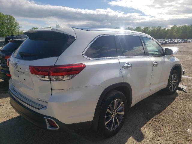Photo 4 from auction – 2018 TOYOTA HIGHLANDER with VIN 5TDJZRFH0JS556271