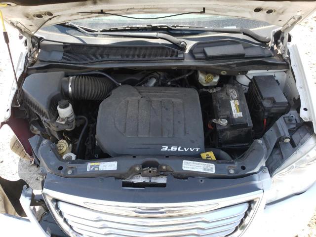 Photo 7 from auction – 2015 CHRYSLER TOWN & COU with VIN 2C4RC1BGXFR554143