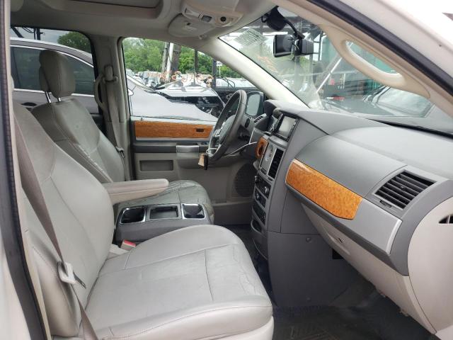 Photo 5 from auction – 2010 CHRYSLER TOWN & COU with VIN 2A4RR7DX8AR398993