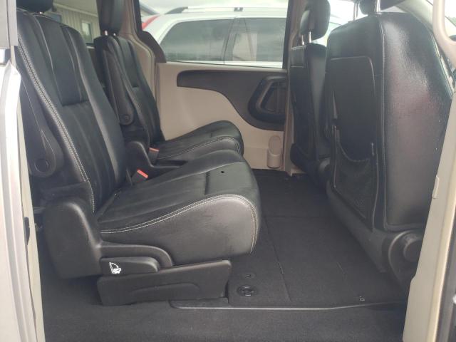 Photo 6 from auction – 2016 CHRYSLER TOWN & COU with VIN 2C4RC1BGXGR214413