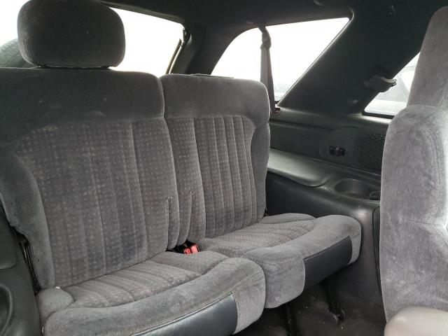 Photo 6 from auction – 2000 CHEVROLET BLAZER with VIN 1GNCT18W0YK102649