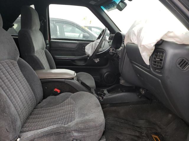 Photo 5 from auction – 2000 CHEVROLET BLAZER with VIN 1GNCT18W0YK102649