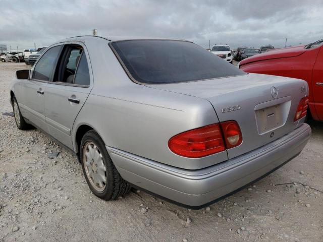 Photo 3 from auction – 1999 MERCEDES-BENZ E 320 with VIN WDBJF65H3XA918557
