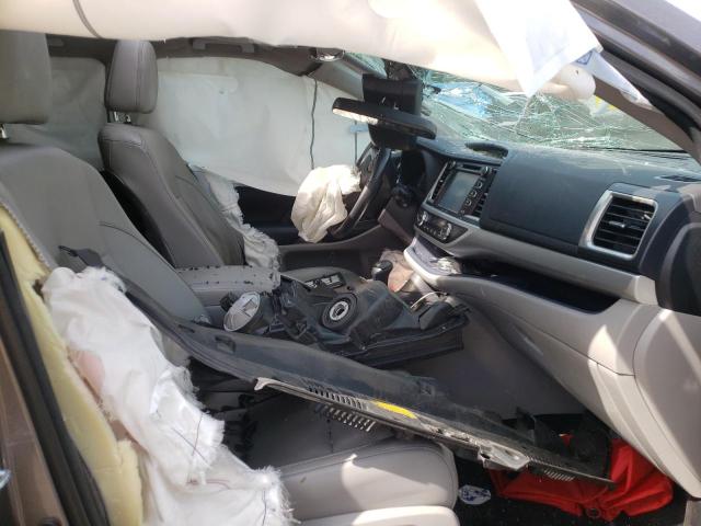 Photo 5 from auction – 2017 TOYOTA HIGHLANDER with VIN 5TDJGRFH1HS036631