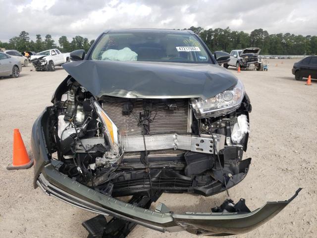 Photo 9 from auction – 2018 TOYOTA HIGHLANDER with VIN 5TDKZRFH4JS280584