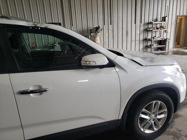 Photo 9 from auction – 2014 KIA SORENTO LX with VIN 5XYKT4A63EG463083
