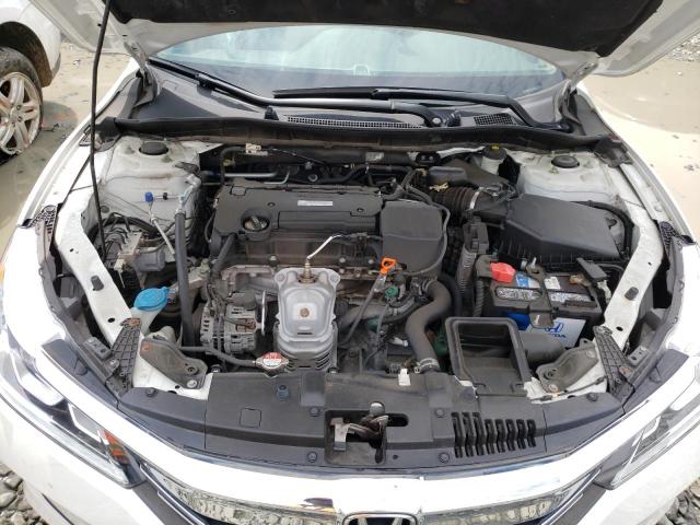 Photo 7 from auction – 2017 HONDA ACCORD with VIN 1HGCR2F31HA261354