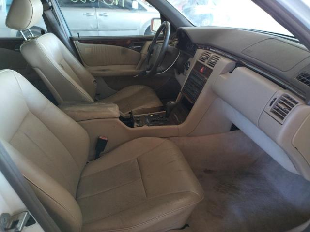 صورة رقم 5 من المزاد - 1997 MERCEDES-BENZ E 320 مع VIN WDBJF55F9VA441123