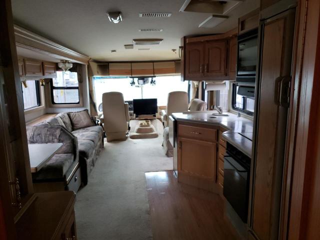 Photo 5 from auction – 1998 FLEETWOOD PACE ARROW with VIN 1GBLP37J2W3307156