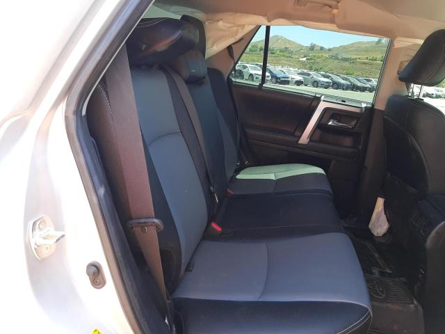 Photo 6 from auction – 2018 TOYOTA 4RUNNER SR with VIN JTEBU5JRXJ5554282