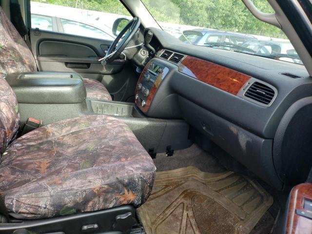 Photo 5 from auction – 2011 CHEVROLET SUBURBAN K with VIN 1GNSKHE37BR102194