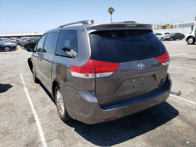 Photo 3 from auction – 2013 TOYOTA SIENNA XLE with VIN 5TDYK3DC8DS365242