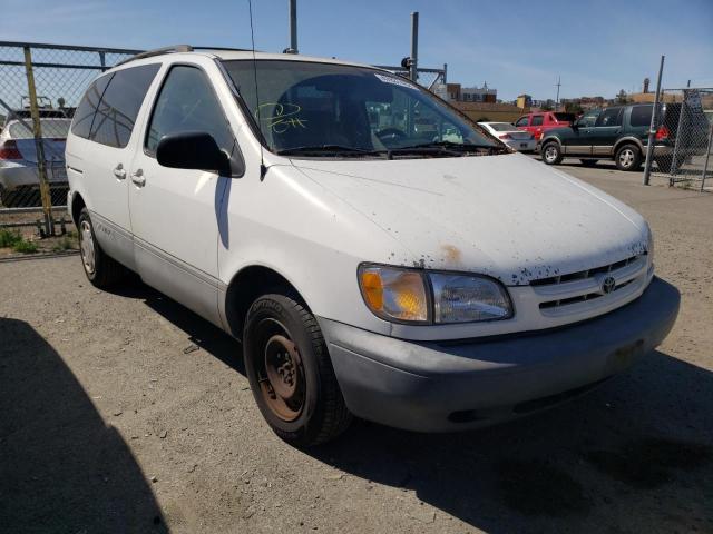 TOYOTA SIENNA LE 1998 with VIN 4T3ZF13C1WU064201 - Photo from auction