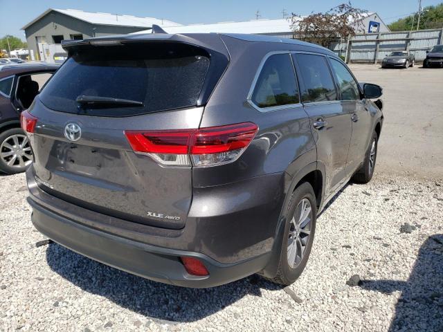 Photo 4 from auction – 2017 TOYOTA HIGHLANDER with VIN 5TDJZRFH8HS440407