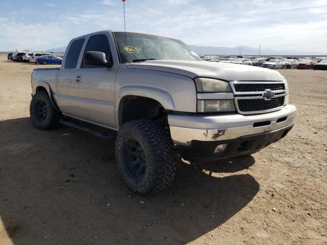 CHEVROLET SILVERADO 2006 with VIN 1GCEC19T76Z118972 - Photo from auction
