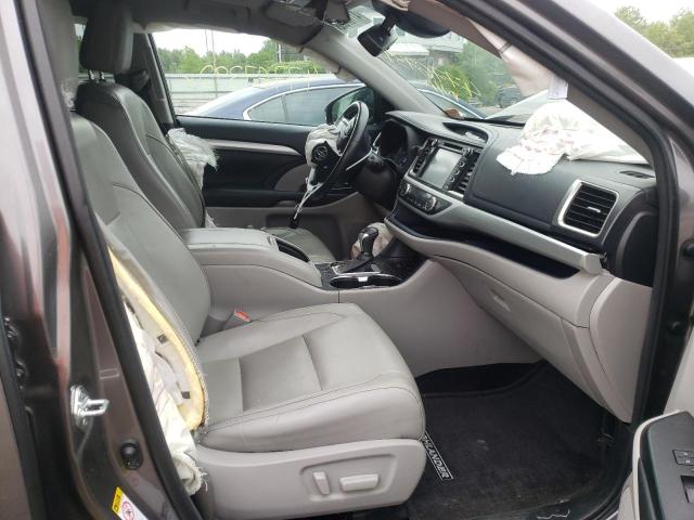 Photo 5 from auction – 2017 TOYOTA HIGHLANDER with VIN 5TDJZRFHXHS389489
