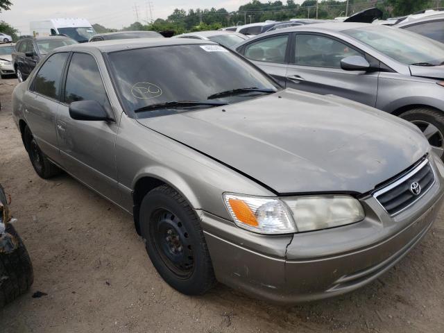 TOYOTA CAMRY CE 2000 with VIN 4T1BG22K2YU703470 - Photo from auction