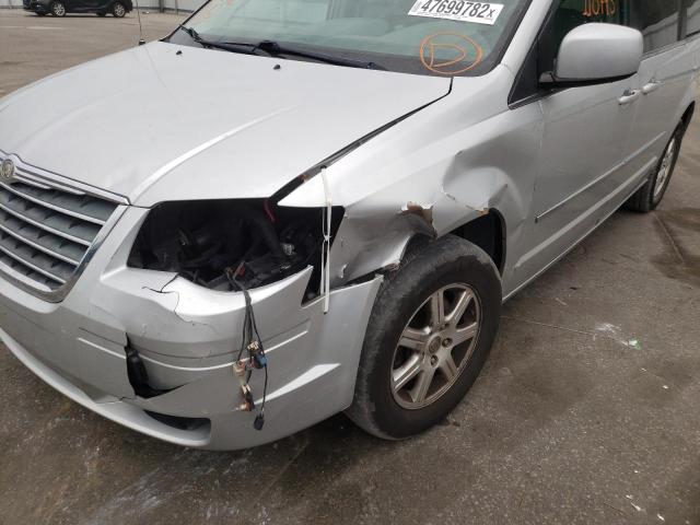 Photo 9 from auction – 2010 CHRYSLER TOWN & COU with VIN 2A4RR5D17AR235509