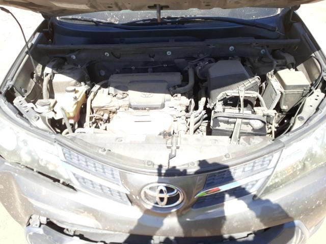 Photo 7 from auction – 2015 TOYOTA RAV4 LE with VIN JTMZFREV9FD067986