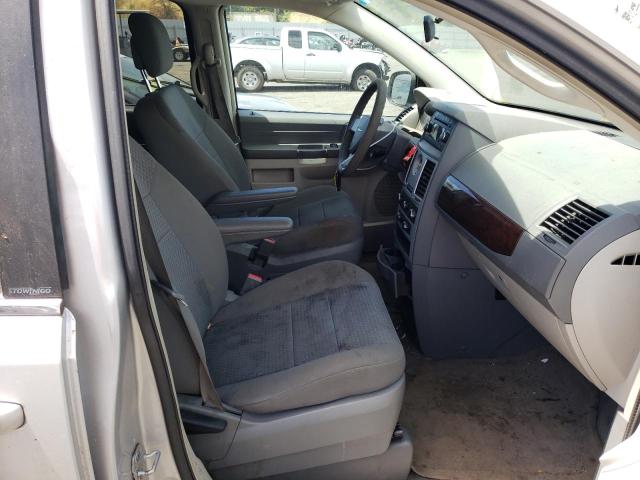 Photo 5 from auction – 2010 CHRYSLER TOWN & COU with VIN 2A4RR4DE5AR368685