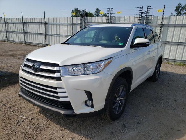 Photo 2 from auction – 2017 TOYOTA HIGHLANDER with VIN 5TDKZRFH2HS513145