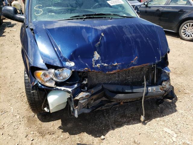 Photo 9 from auction – 2005 CHRYSLER TOWN & COU with VIN 2C8GP54L55R226509