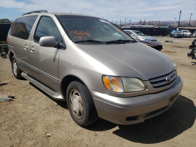 TOYOTA SIENNA LE 2002 with VIN 4T3ZF13C32U422862 - Photo from auction