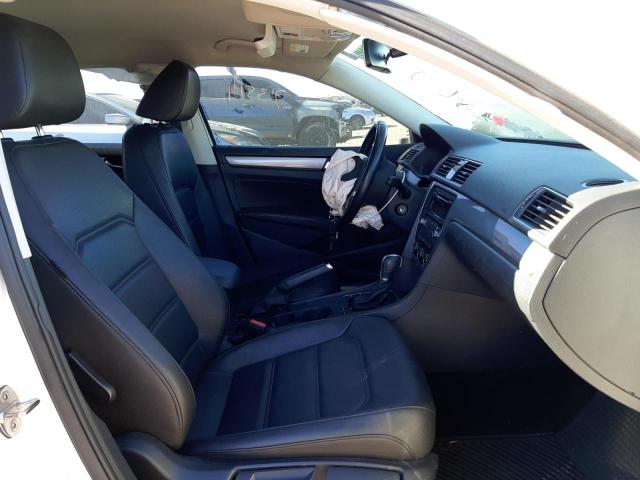 Photo 5 from auction – 2015 VOLKSWAGEN PASSAT S with VIN 1VWAT7A33FC051400