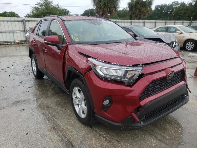 TOYOTA RAV4 XLE 2021 with VIN JTMW1RFV2MD063288 - Photo from auction