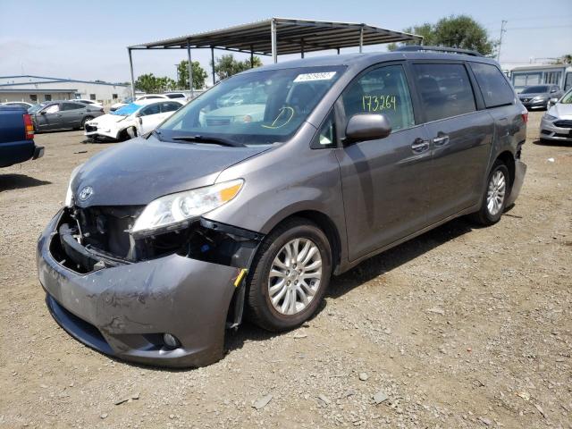 Photo 2 from auction – 2015 TOYOTA SIENNA XLE with VIN 5TDYK3DC6FS565944