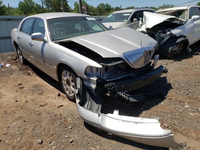 LINCOLN TOWN CAR S 2011 with VIN 2LNBL8CV5BX762424 - Photo from auction
