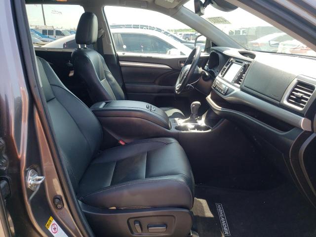 Photo 5 from auction – 2018 TOYOTA HIGHLANDER with VIN 5TDKZRFH8JS285187
