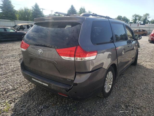 Photo 4 from auction – 2011 TOYOTA SIENNA XLE with VIN 5TDYK3DC7BS011659