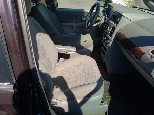 Photo 5 from auction – 2010 CHRYSLER TOWN AND C with VIN 2A4RR2D17AR392195