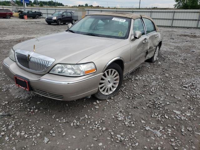 Photo 2 from auction – 2003 LINCOLN TOWN CAR E with VIN 1LNHM81W23Y658882