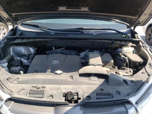 Photo 7 from auction – 2018 TOYOTA HIGHLANDER with VIN 5TDKZRFH8JS285187
