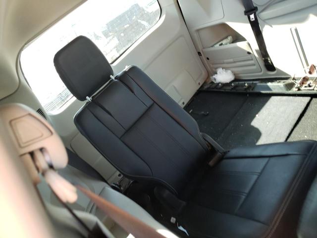 Photo 9 from auction – 2016 CHRYSLER TOWN & COU with VIN 2C4RC1BG3GR147833