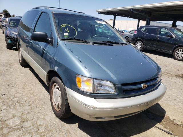 TOYOTA SIENNA LE 2000 with VIN 4T3ZF13C7YU221331 - Photo from auction